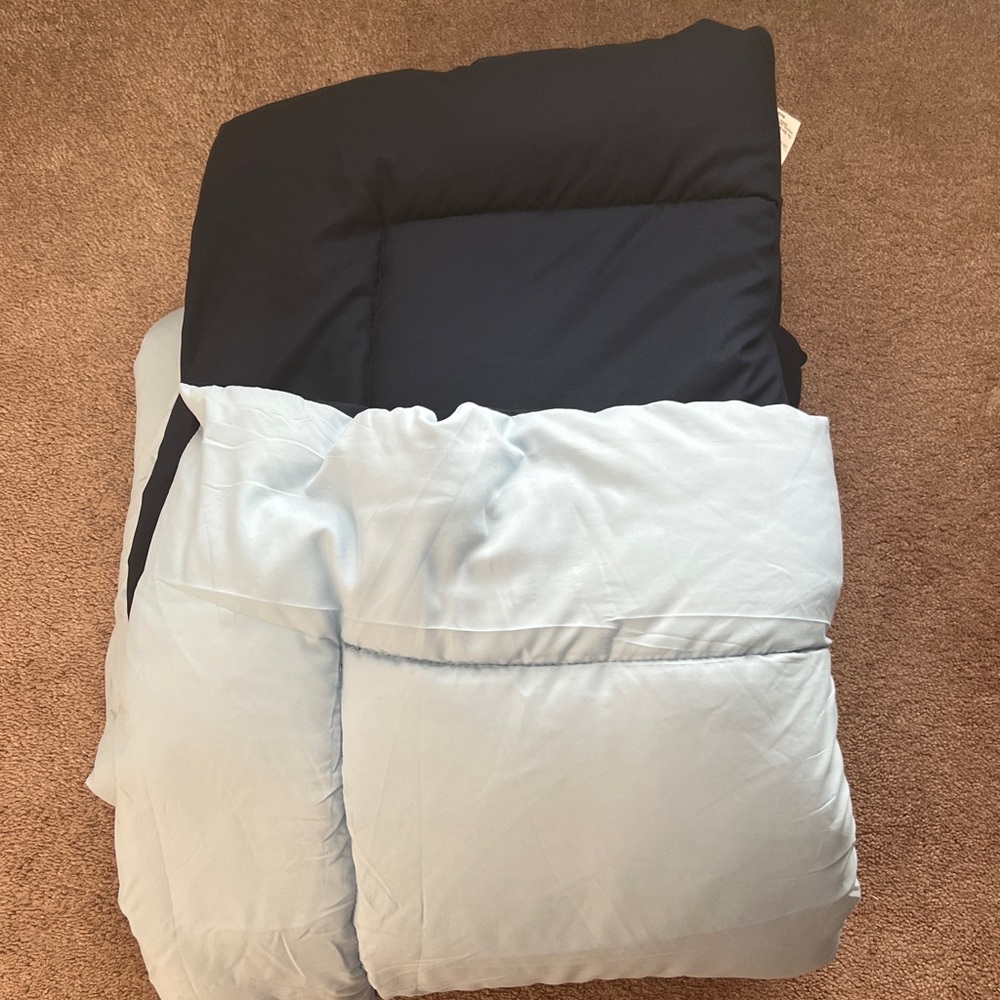 Elegant Queen/Full size Navy Blue and Light Blue Comforter NWOT